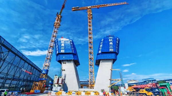 XCMG's Super-Large Tower Helps Build a World-Class Bridge Project!