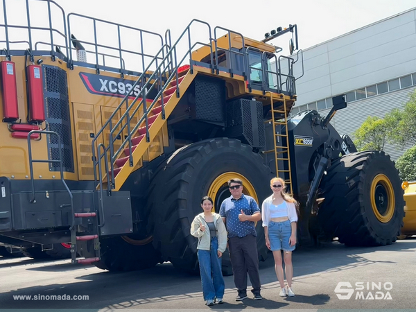 Russian customers Visit XCMG Factory