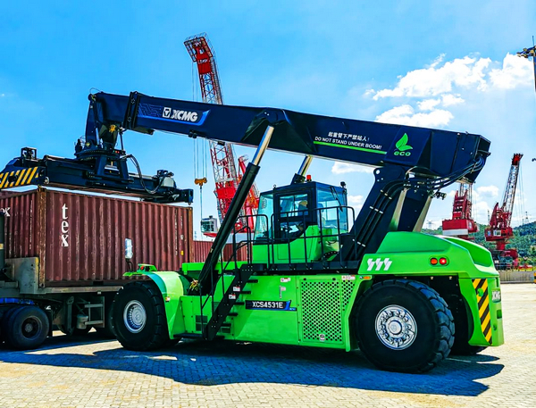 Go All Out! XCMG Pure Electric Port Tractors Green Guangzhou Nansha Port